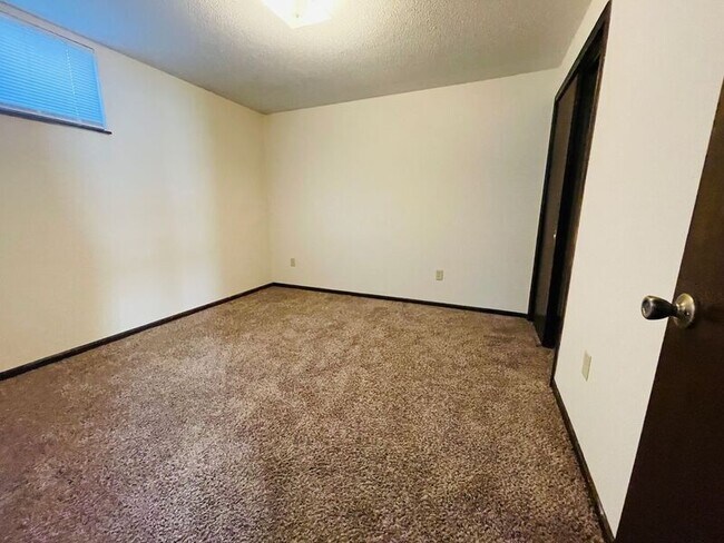 Building Photo - 1406 Magnolia W