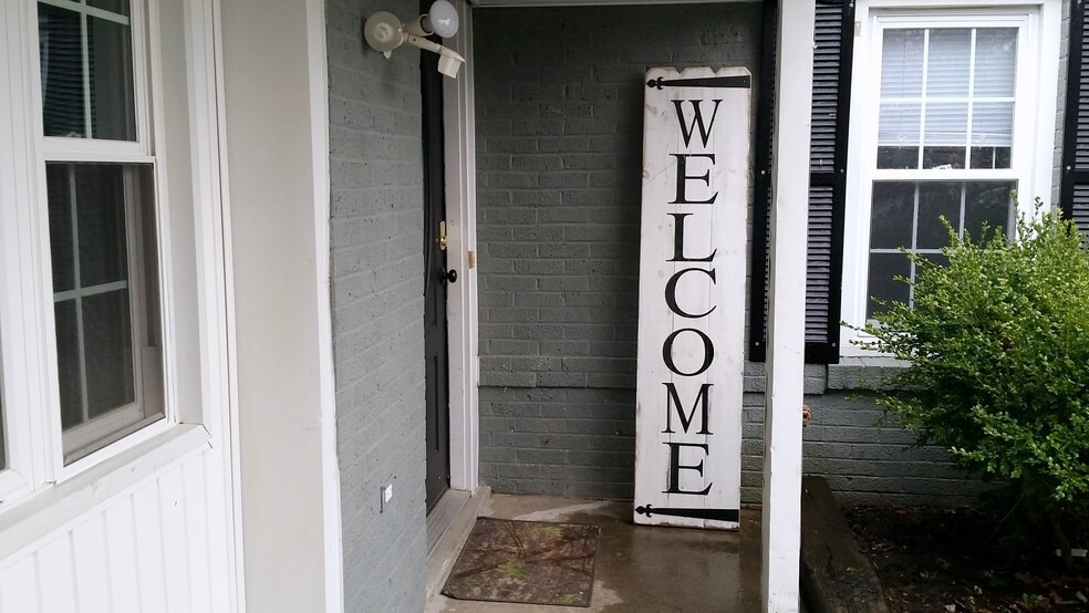 Building Photo - 4501 E Chestnut St