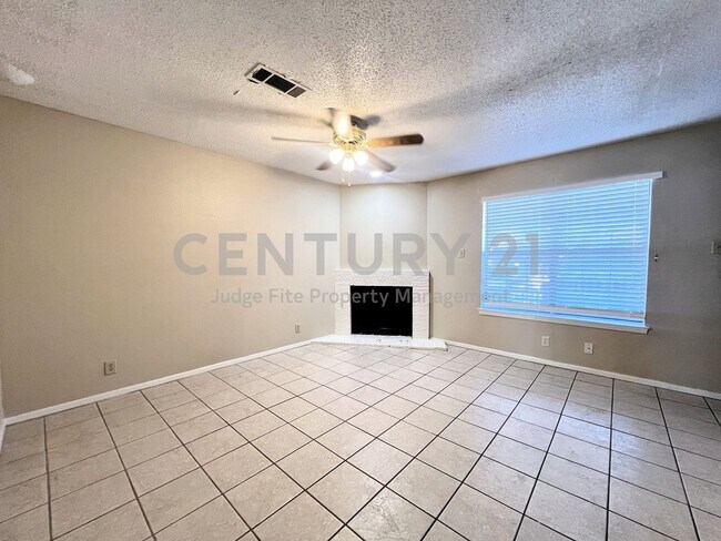 Building Photo - 929 W Hickory St