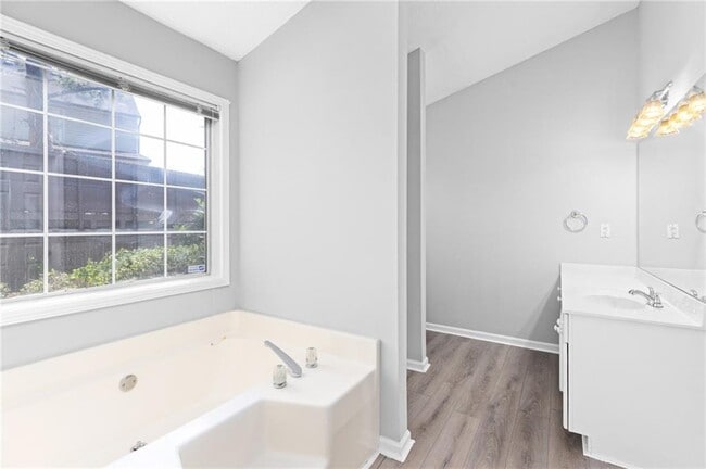 Building Photo - 2110 Racquet Club Cir NW