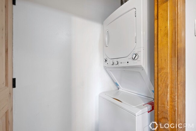 Building Photo - Newly Remodeled Home in Excellent Location!