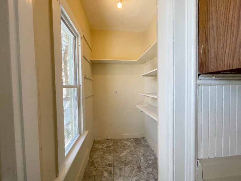 Building Photo - 142 Hillside Ave