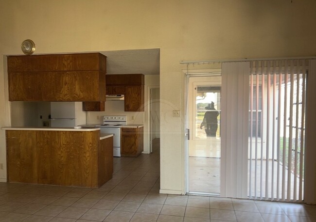 Building Photo - 1003 Eastside Dr