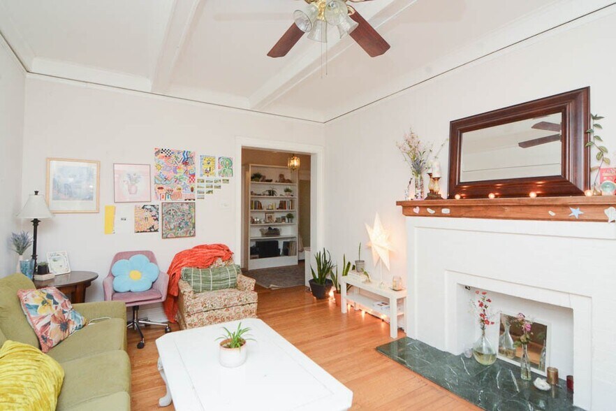 Building Photo - 1400 W Rosemont Ave