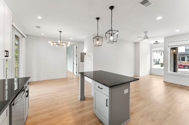 Building Photo - Medford Mews, Carriage House 319