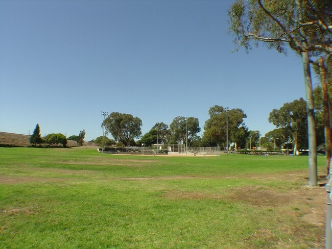 Building Photo - 18500 Kingsdale Ave