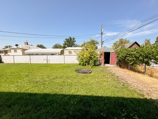 Building Photo - 1730 W Center St