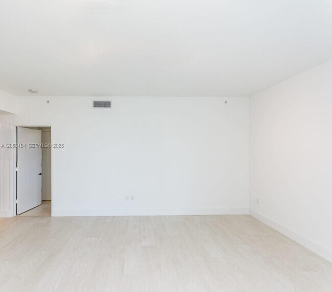 Building Photo - 17301 Biscayne Blvd