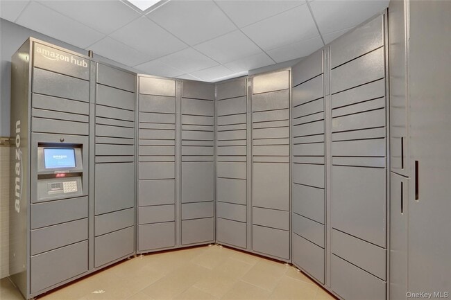 Building Photo - 100 W Broadway