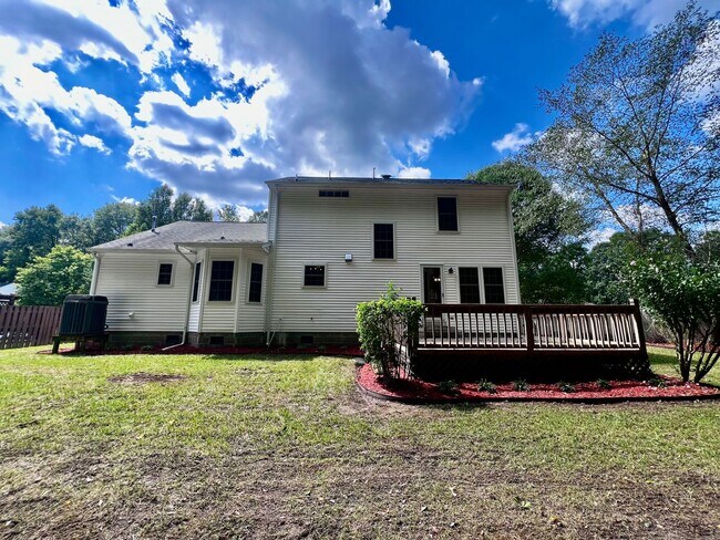 Building Photo - Gorgeous 4 Bedroom 2.5 Bath home in the he...