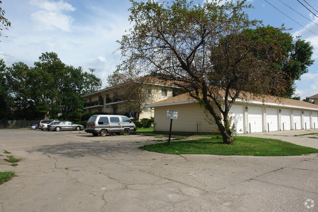 Parking Area - Capitol View Apartments