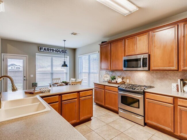 Building Photo - 461 Sweet Gum Dr