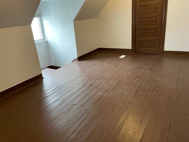 Building Photo - 843