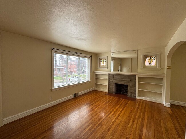 Building Photo - 4645 Wilcox Ave