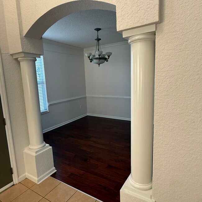 Building Photo - 2914 River Birch Dr