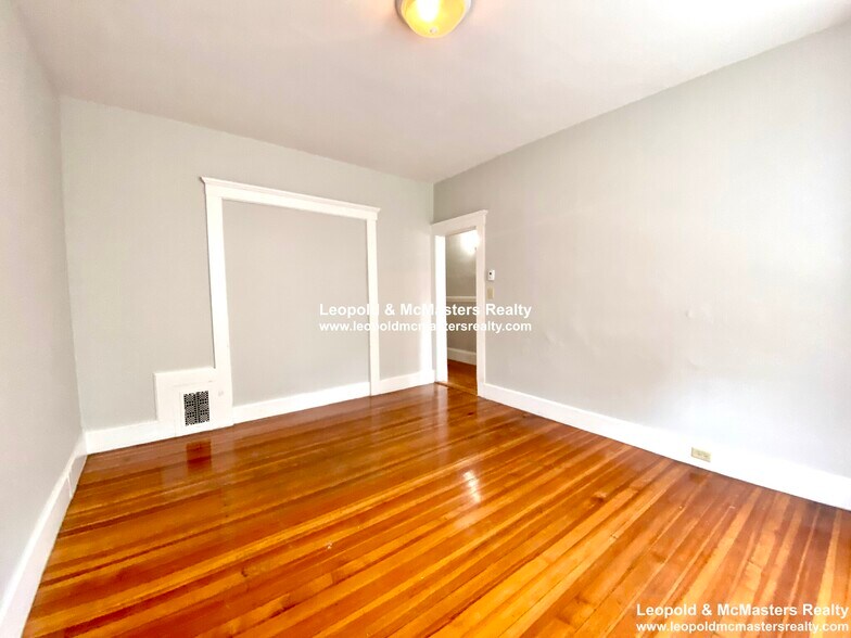 Building Photo - 19 Roseclair St