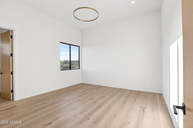 Building Photo - 9067 E Rimrock Dr