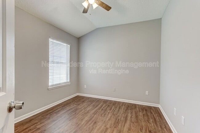 Building Photo - 1704 Dartmoor Ln