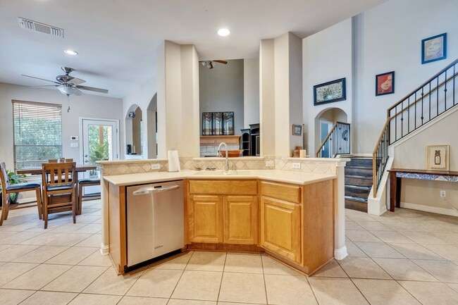 Building Photo - 10616 Big Thicket Dr