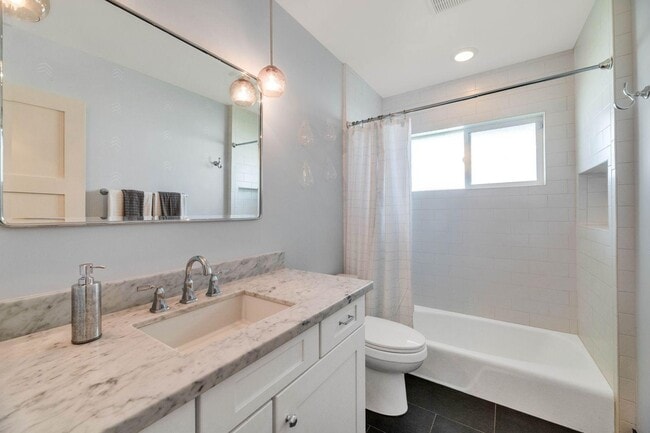 Building Photo - 6202 E Calle Redonda