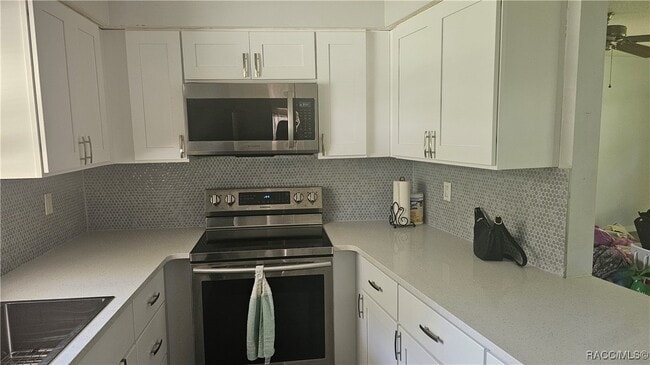 Building Photo - 9306 N Santos Dr