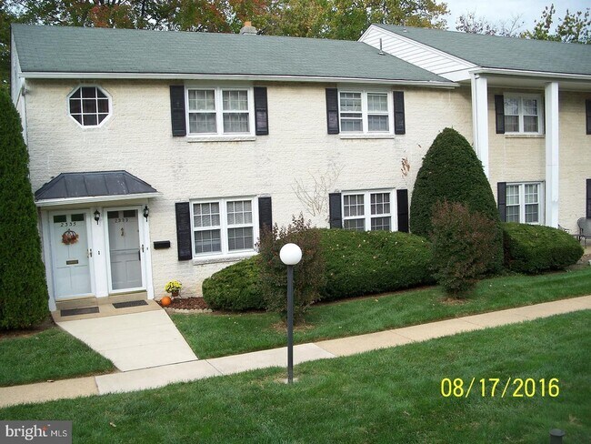 Front of unit - 2333 Taggart Ct
