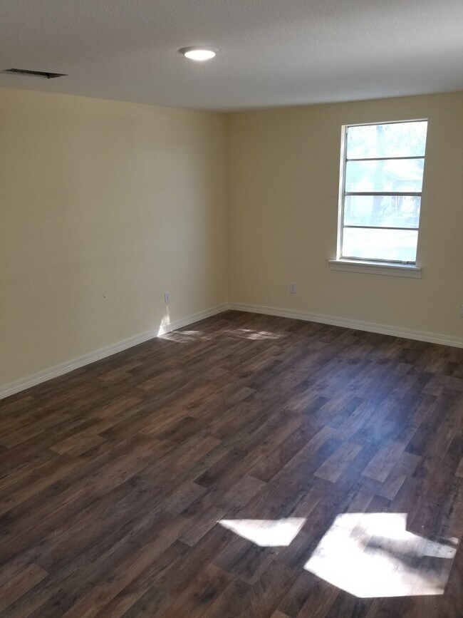 Building Photo - 602 Vernon St