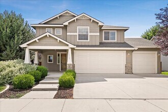 Building Photo - Stylish 4-Bed + Loft Just Minutes from The...