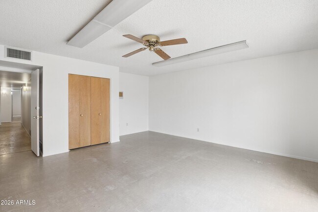 Building Photo - 1014 E Balboa Cir