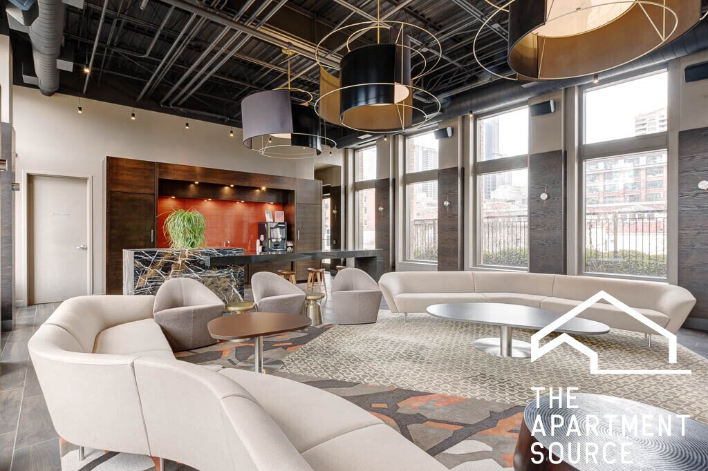 Building Photo - 353 N Desplaines St