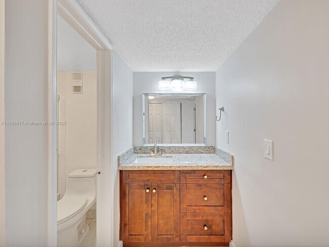 Building Photo - 9451 Evergreen Pl