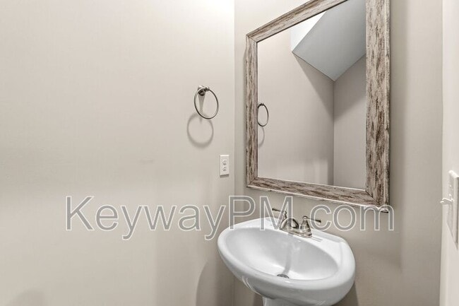 Building Photo - 571 Yuma Ln