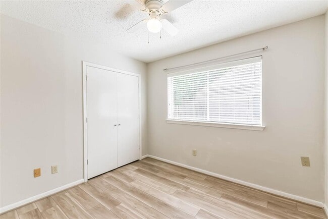 Building Photo - 9622 Oldenburg Ln
