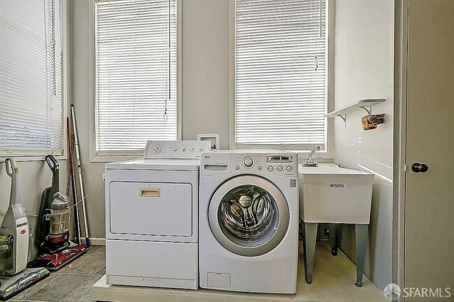 Building Photo - 1241 Fulton St