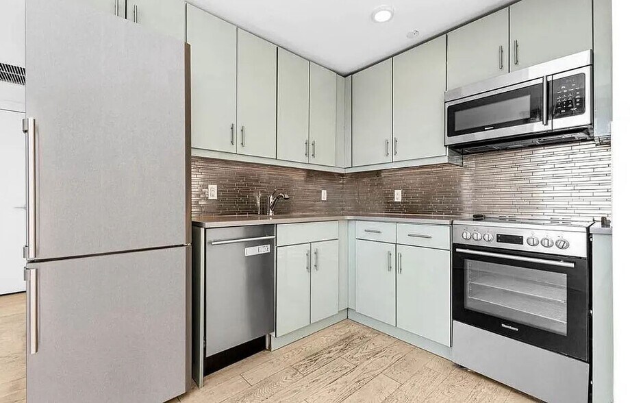 Building Photo - 531 W 159th St