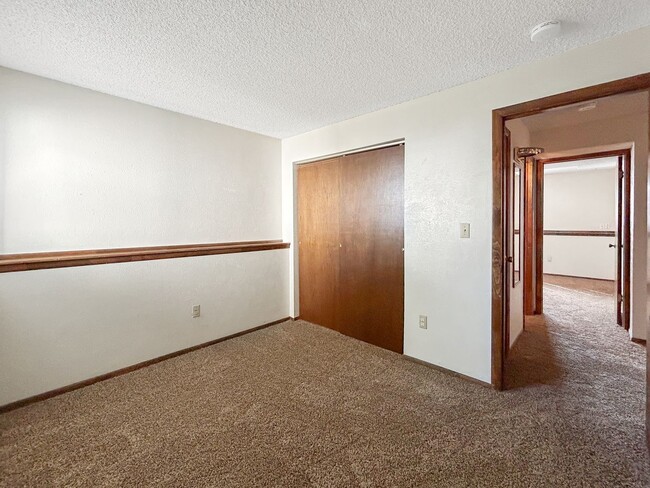 Building Photo - $0 DEPOSIT OPTION. CENTRALLY LOCATED 4 BEDROOM SPLIT LEVEL HOME IN WESTMINSTER!