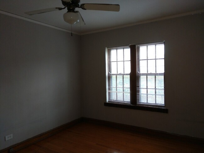 Building Photo - 2559 Flossmoor Rd