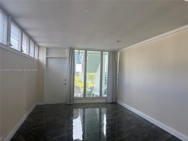 Building Photo - 1070 98th St