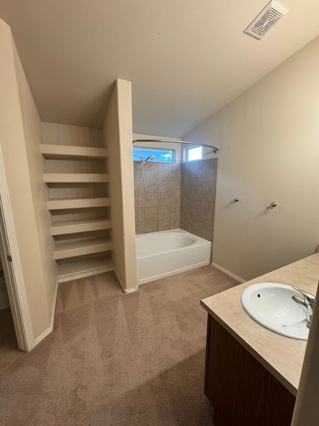 Building Photo - $400 off your first months rent Sonoma Ran...