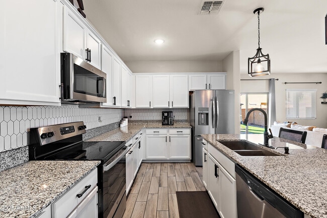 Building Photo - 242 Pacific Dr