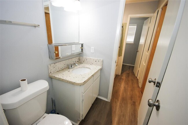 Building Photo - 7925 Grove Ridge Dr