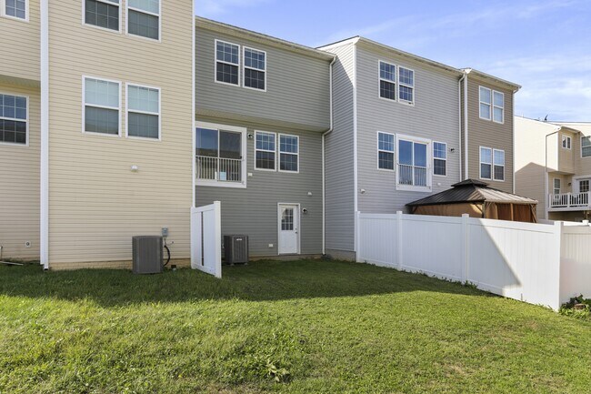 Building Photo - 18 Chillingham Ct