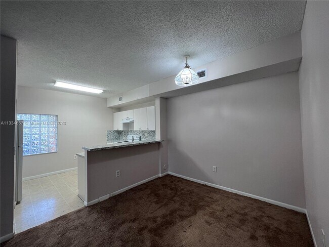 Building Photo - 6952 SW 39th St