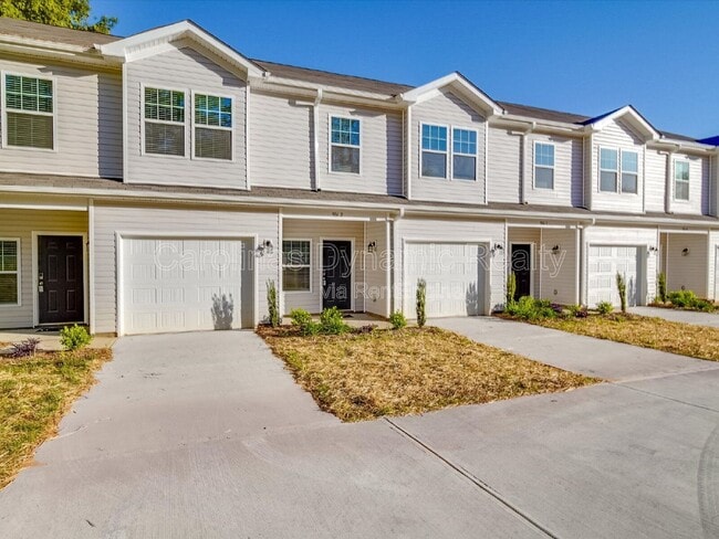 Building Photo - 916 S Battleground Ave