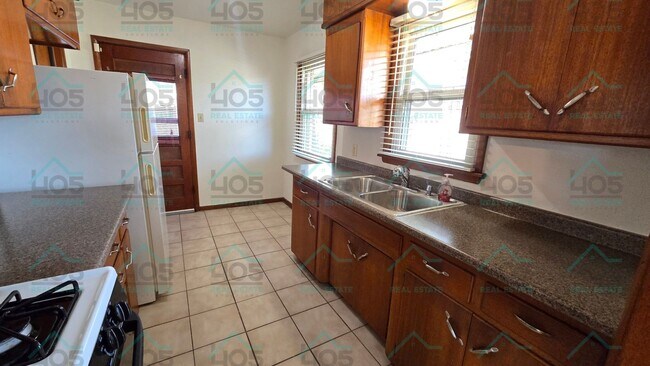 Building Photo - 2 Bed Rental in MWC