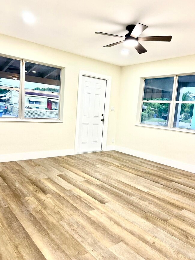 Building Photo - 1210 W 26th Ct