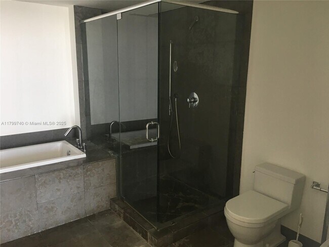 Building Photo - 475 Brickell Ave