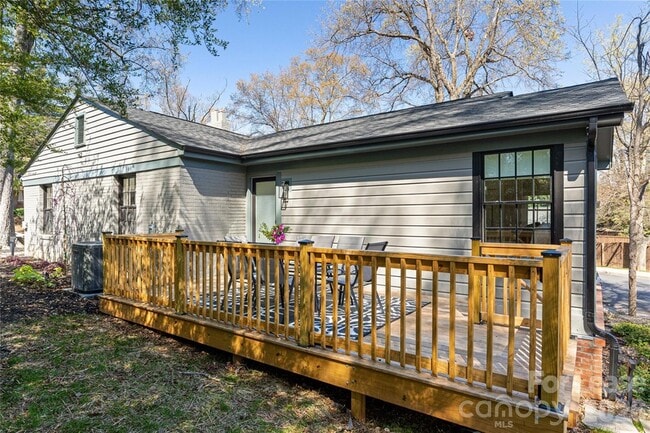 Building Photo - 1901 S Mint St