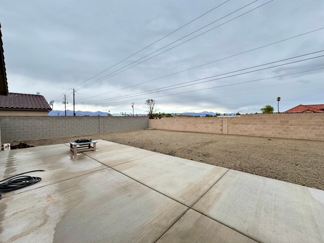 Building Photo - NICE FORT MOHAVE HOME