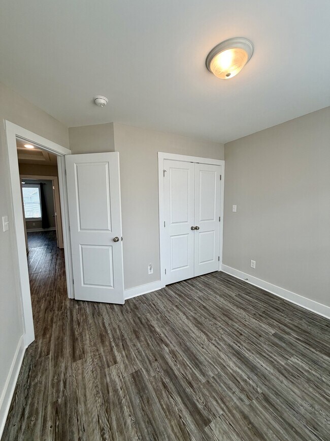 Building Photo - 52 Cuddington Ln